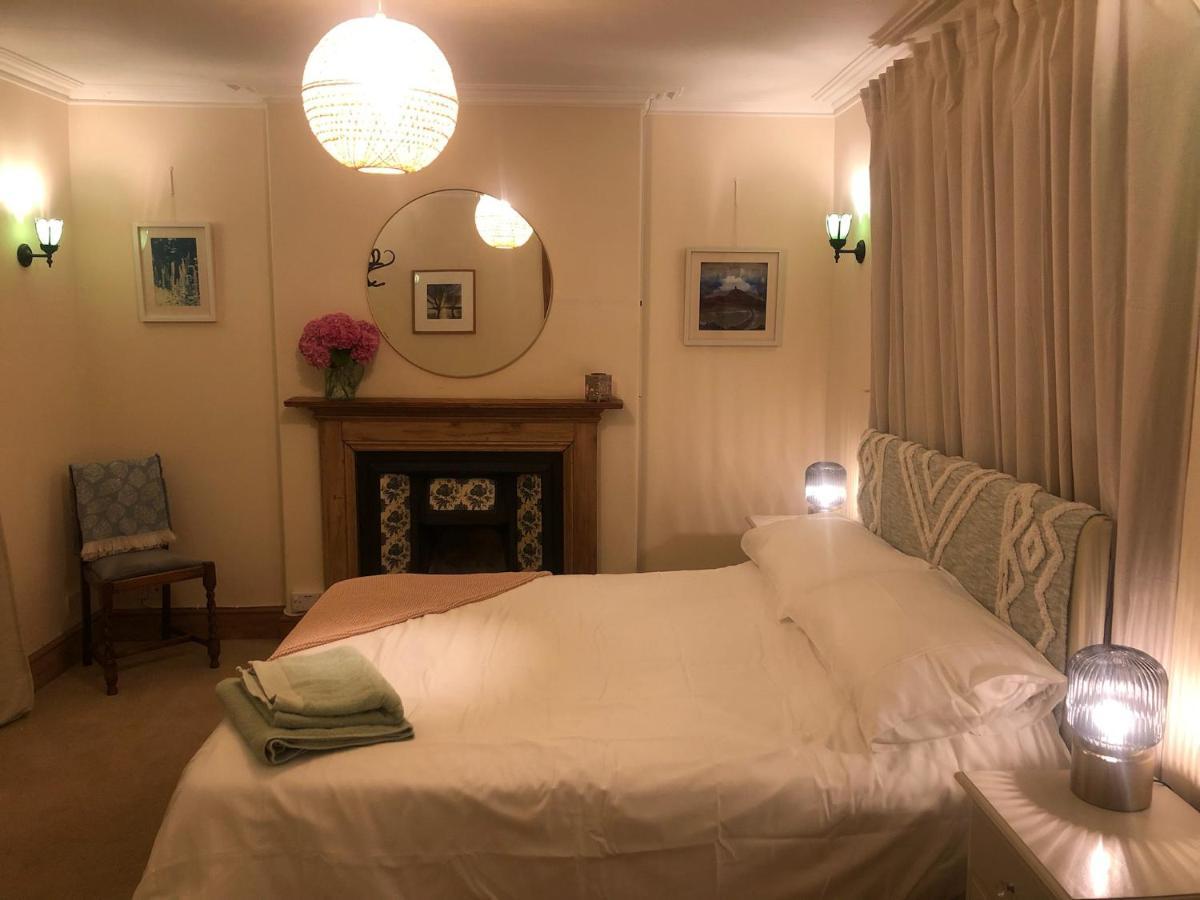 The Dragonfly Bnb, Bed and breakfast Glastonbury